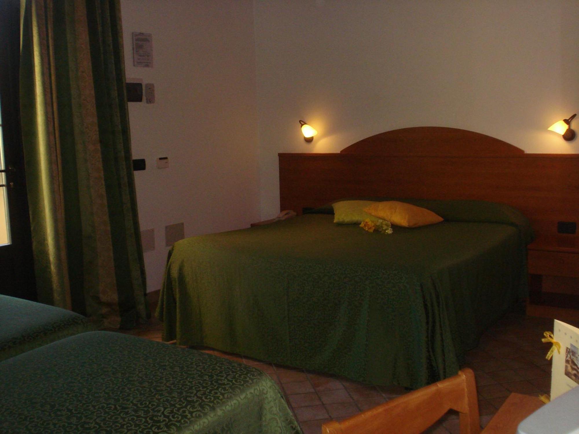 Carlo'S Hotel Castagneto Carducci Bagian luar foto