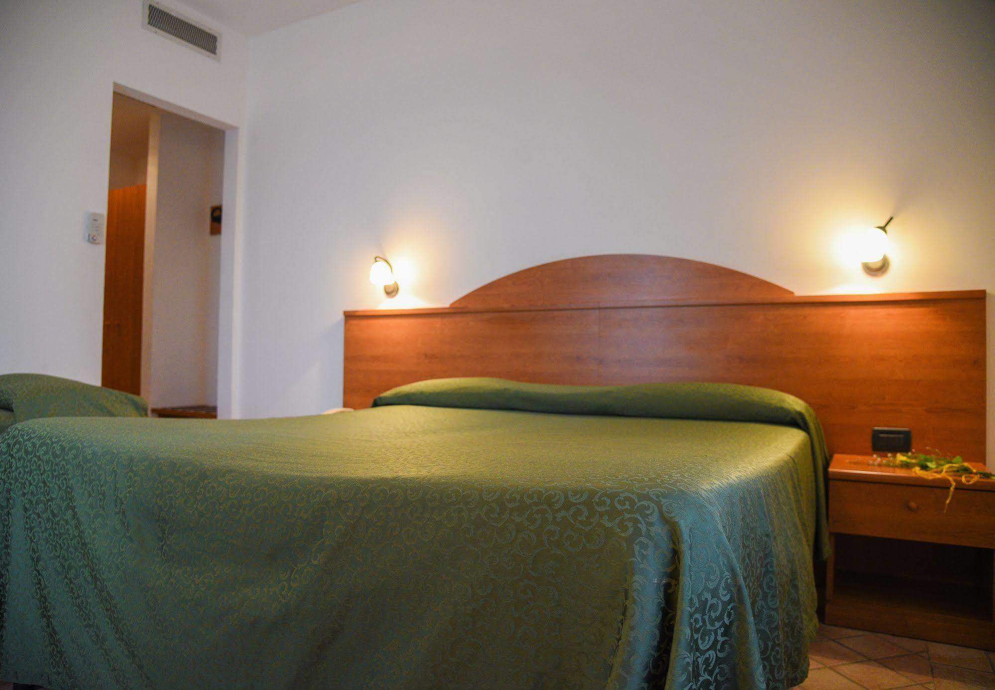 Carlo'S Hotel Castagneto Carducci Bagian luar foto